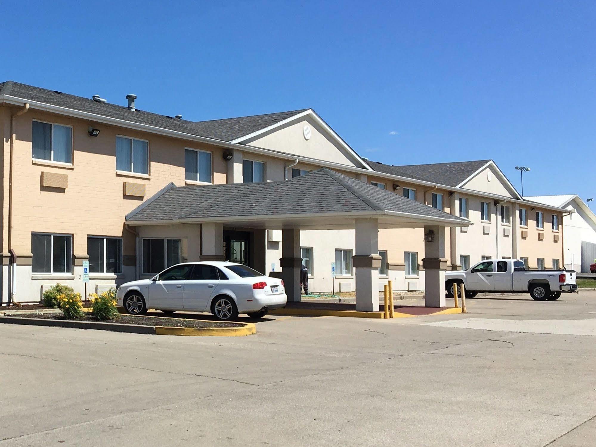 Quality Inn & Suites Lincoln Near I-55 Extérieur photo